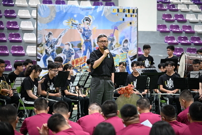 學務長進行開幕致詞，歡迎新生加入